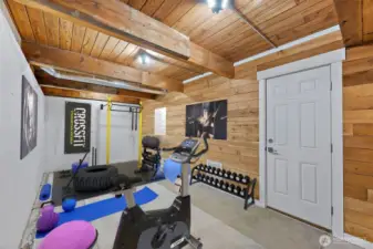 Extra room-virtually staged