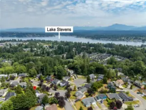 Easy access to Hwy 9 & I-5, both Lake Stevens & Snohomish shopping.