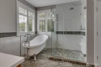 Beautiful clawfoot soaking tub