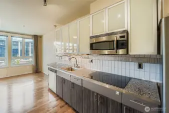 Kitchen with brand new Heat Conduction Plate Stove