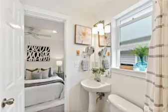 Guest suite with individual en suite bathroom