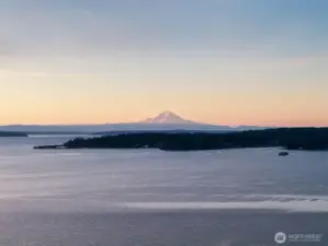 Mt Rainier from the beach and waterfront (aerial photo here).