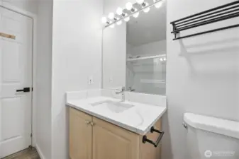 Main full size bathroom.