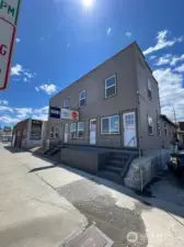 408 S Wenatchee Ave.  Office/Rental Units
