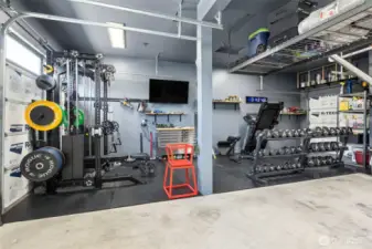 3-bay Garage w/ Rear Roll Up