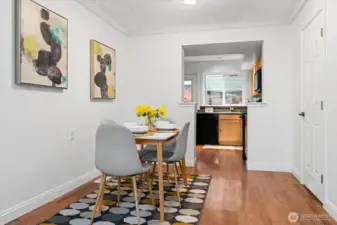 formal dining w/easy access to kitch.