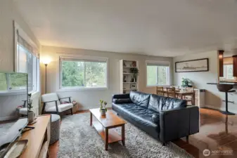 Gorgeous picture windows with blinds