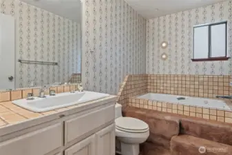 Full upstairs bathroom--The height of 1980's luxury