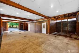 Poured concrete flooring with custom fitting