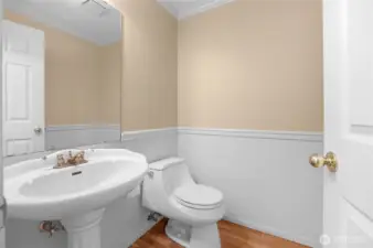 Main level guest 1/2 bathroom.