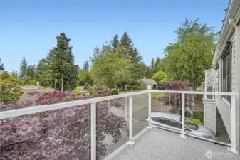 The floor of the deck and the railings have just been replaced by the HOA. Beautiful territorial views!
