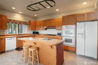 Nice open kitchen with island and salad sink. Great for entertaining.