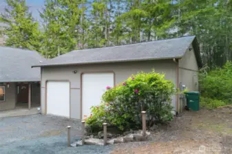 Garage/Shop with extra parking down the side.