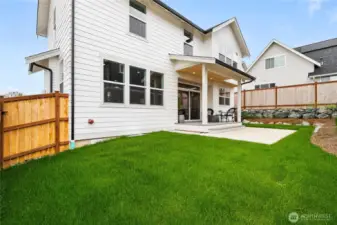 Private deck/backyard