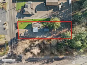 Excellently located close to delicious food & restaurants, great services, fun shops, many yummy coffee choices and more! Love where you invest!