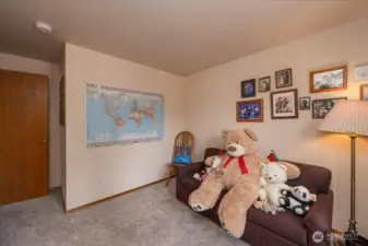 1 of 2 guest bedrooms