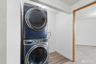Laundry With Washer & Dryer For Buyers