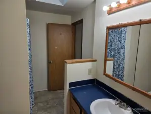 Another Angle of Full Bath