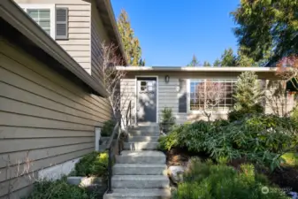 The entry into this immaculte home