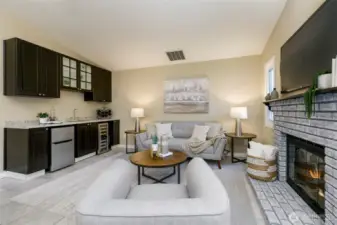 View to wet bar area of family room from kitchen nook