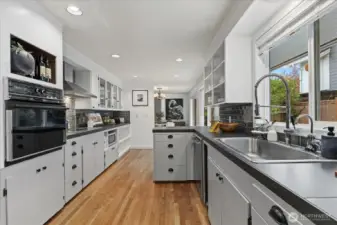 Plenty of storage space for all of your kitchen accutrements.