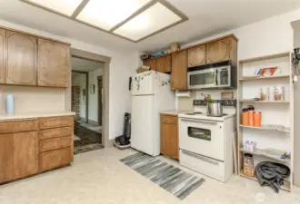 Large Kitchen with all appliances staying