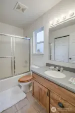 Main level bath