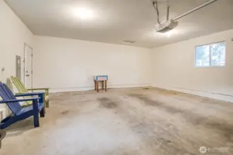 Finished work space in addition to parking