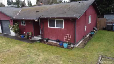 Duplex in the heart of University Place. 966 sqft, 2 bed, 1 bath, fireplace, sunken living, covered patio, W/D hookup, 1 car  garage, fenced backyard, and extra parking on each side. Quiet deadend street with easy access to JBLM, Tacoma, I-5,  Hwy 16, the Sounder Train, golf course, Puget Sound beaches, Tacoma Community College, and lots of shopping and  services. University Place schools are among the best in the county and state. Zillow's Rent Zestimate reveals potential cap  rate of nearly 7%. Great rental history with long term tenants and low insurance premiums. Landlord pays sewer and  tenants cover yard maintenance, water, electricity, and garbage.