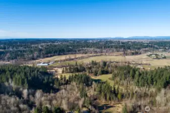 Beautiful unobstructed valley views as well as the Olympic mountains and the Seattle skyline on a clear day!