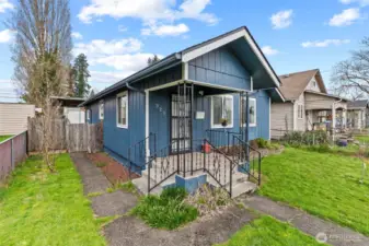 Fully Fenced Yard