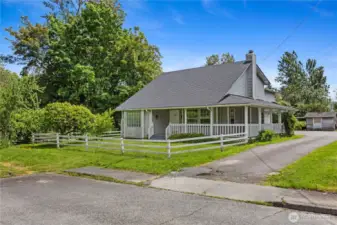 This charming duplex is on a quiet dead end street in a great neighborhood.