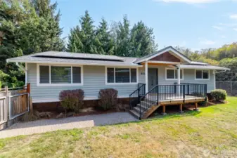Cute as can be single level home in the heart of LaConner.