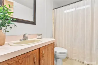 Full bath by 2nd bedroom