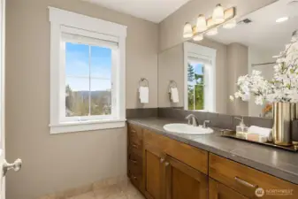 Full ensuite bathroom.