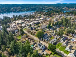 View from above shows proximity to downtown Winslow (property boundaries are approximate).