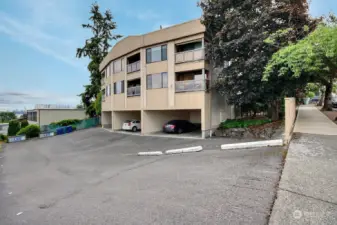 Located on a quiet street in coveted Lower Kennydale, you're just minutes from Kennydale public beach, Gene Coulon Park, the Seahawks Training Center, The Landing, park-and-ride transit, and major commuter routes!