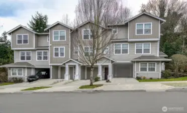 Framed by a green Northwest backdrop, this spacious 1,800 sq ft end-unit townhome offers uncommon privacy and a tranquil connection to nature—right in the heart of the city.