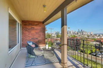 Even if you forgot something for your deck party, you're only a short stroll to shops on lower Queen Anne.