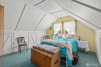 Upstairs bedroom.
