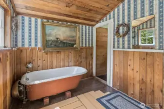 Cold water bathtub.