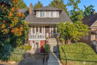Welcome to 3418 Densmore Avenue North! This home is situated one block north of Gas Works Park. Prime location!