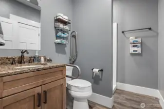 bathrooms off most bedrooms