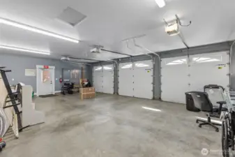 Large Flat Garage that can become more bedrooms