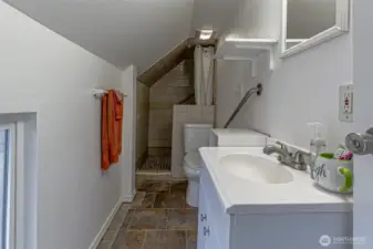 3/4 bath on the sceond fllor