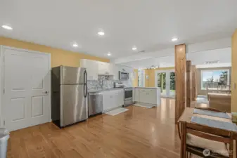 The versatile 1770+sqft daylight basement offers a potential independent living suite/full apartment featuring its own entry, full kitchen, ensuite bedroom, washer/dryer, river rock gas fireplace and yard access.