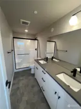 Double sink in the main bathroom