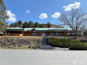 Seven Bays Seasonal Restaurant & Store