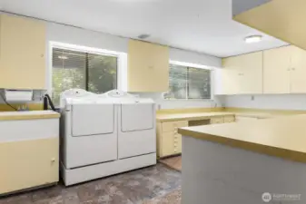 Arts and crafts/laundry room