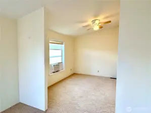Study/Office w/Air Conditioning & Celing Fan
